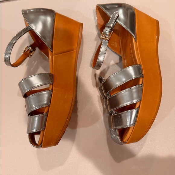 TODS Metallic Silver Women's Sandals - Picture 7 of 8